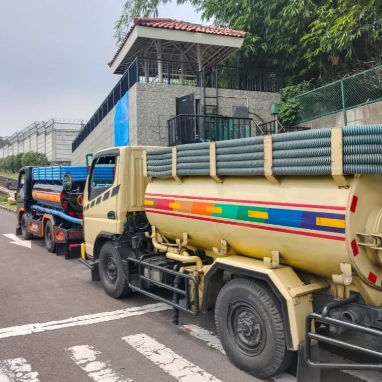 Mobil Tangki Sedot WC